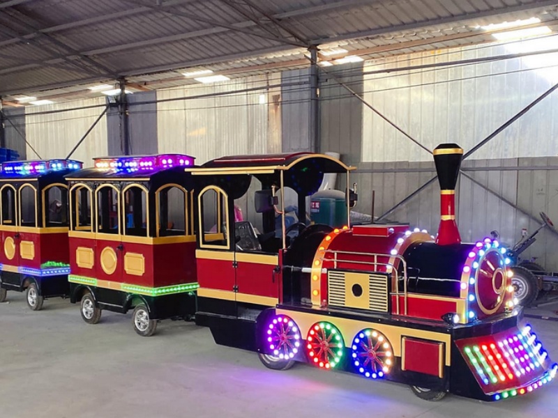 Small trackless train
